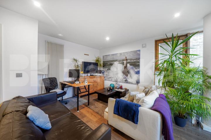 Flooded with natural light,south facing & dual aspect  Boulevard Mansions.Borough Road, Borough